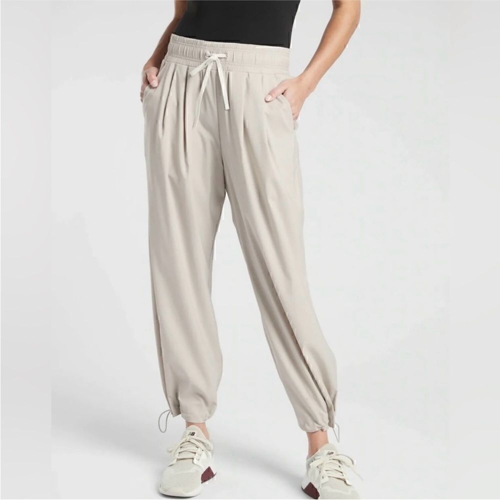 Athleta Revive Pants Beige sz 4